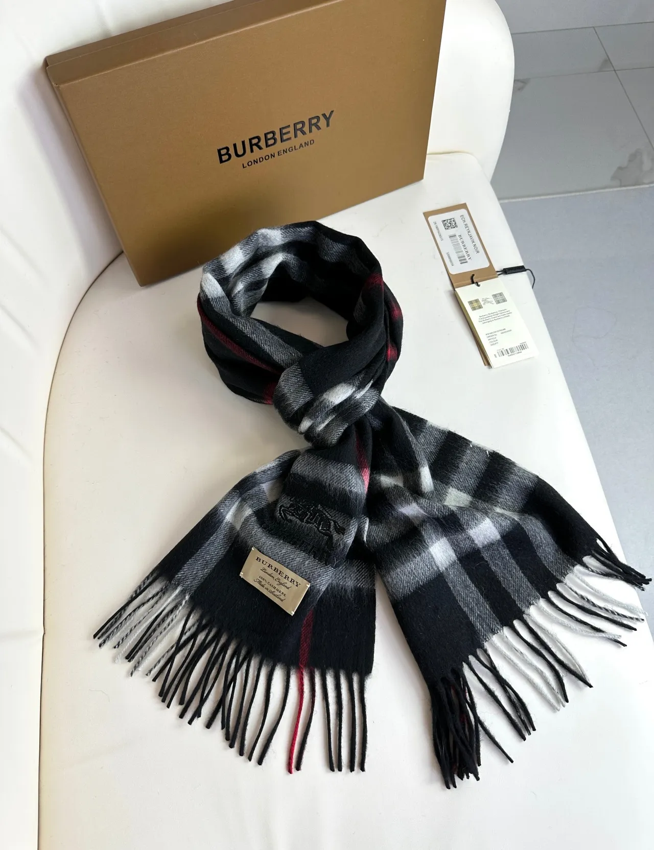 Burberry Noir Rouge Motif à Carreaux Classique Bords Frangés Écharpe en Cachemire 8
