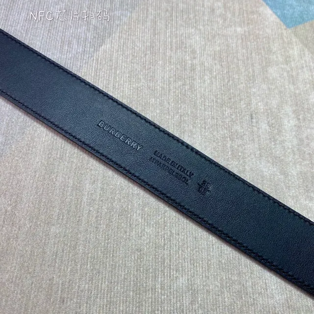 Burberry Cinto de Couro Preto Prateado Texturizado Reversible 3