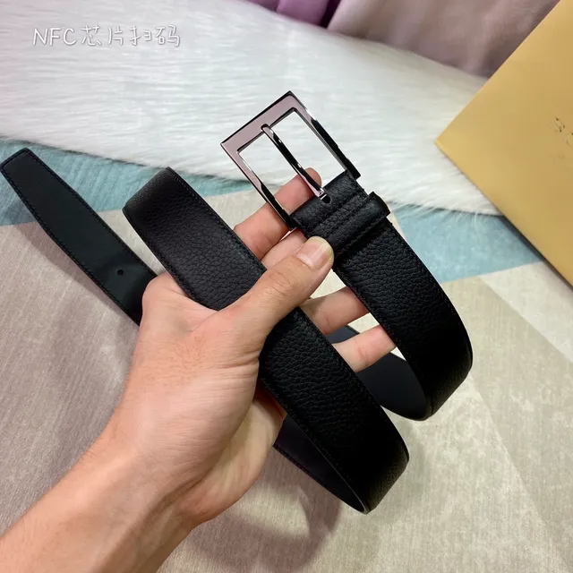 Burberry Cinto de Couro Preto Prateado Texturizado Reversible 6