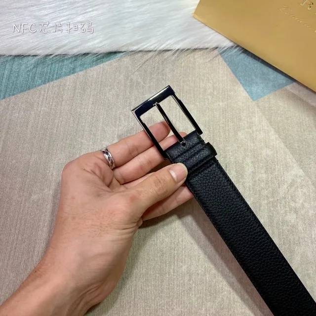 Burberry Cinto de Couro Preto Prateado Texturizado Reversible 7