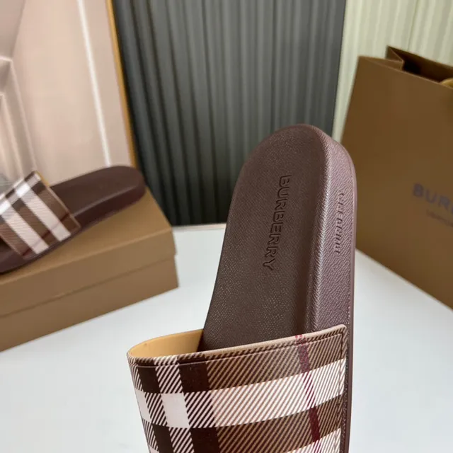 Burberry Brown Beige Single-Strap Slide Molded Rubber Sole Slippers 8