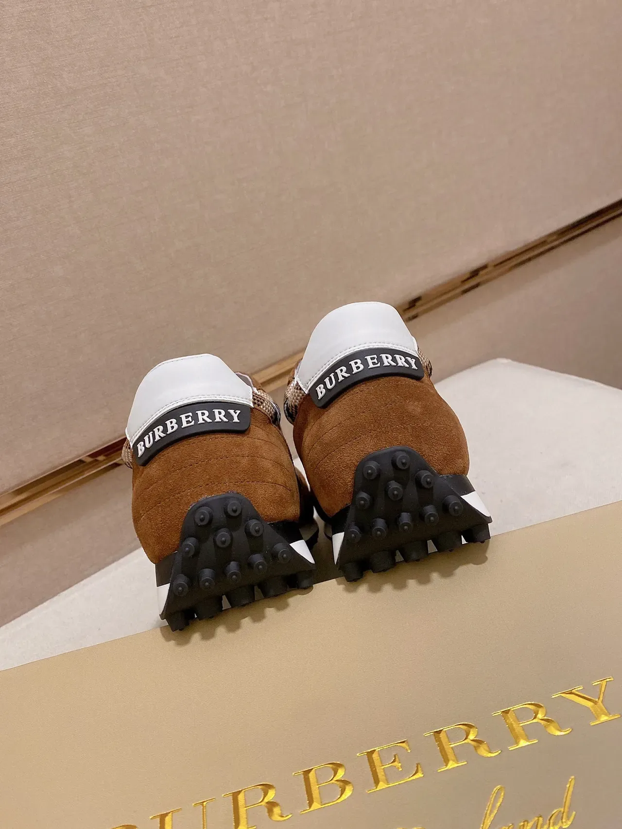 Burberry ব্রাউন বিজ স্যুয়েড এবং হাউস চেক টেক্সটাইল আপার মেশ টো ওভারলে লাইফস্টাইল স্নিকার্স 3