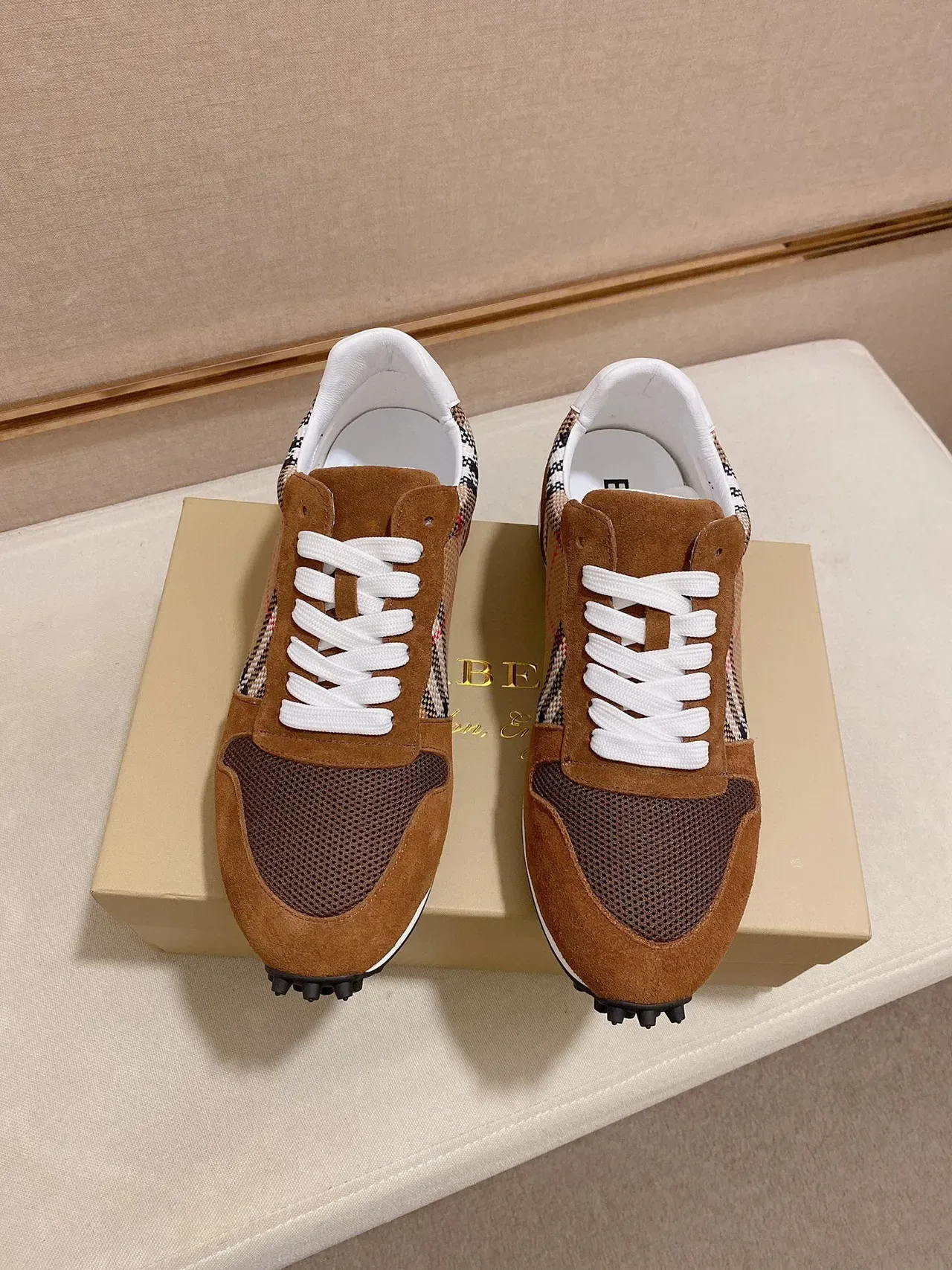 Burberry ব্রাউন বিজ স্যুয়েড এবং হাউস চেক টেক্সটাইল আপার মেশ টো ওভারলে লাইফস্টাইল স্নিকার্স 6