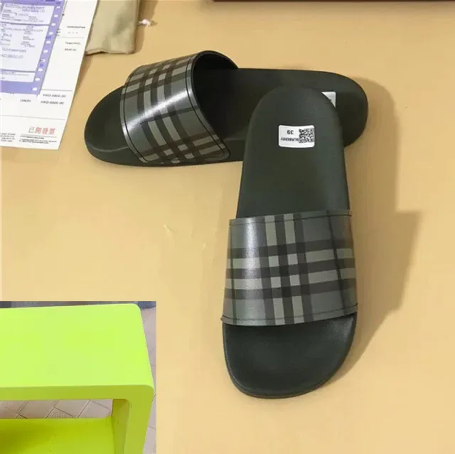 Burberry Chaussons Motif Check 6