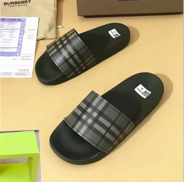 Burberry Chaussons Motif Check 9