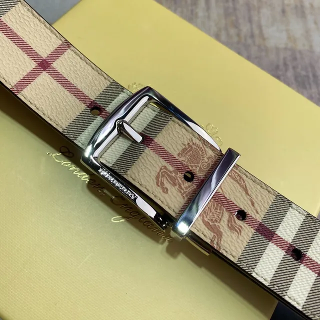Burberry Haymarket Check Beige Red Reversible Hebilla Impresión Correa de Cuero 2