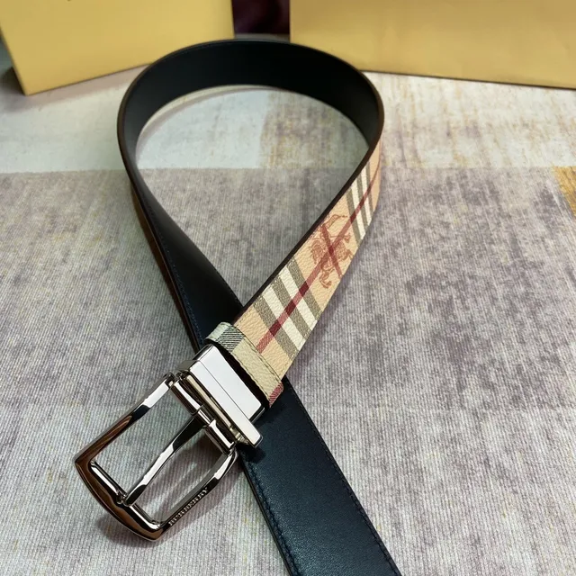 Burberry Haymarket Check Beige Red Reversible Hebilla Impresión Correa de Cuero 4