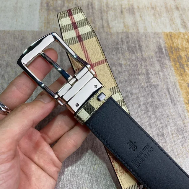 Burberry Haymarket Check Beige Red Reversible Hebilla Impresión Correa de Cuero 7
