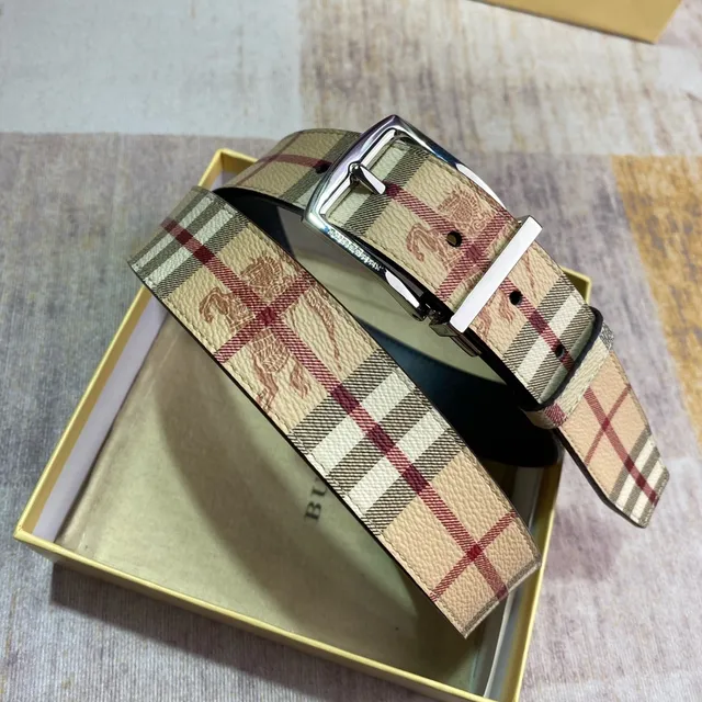 Burberry Haymarket Check Beige Red Reversible Hebilla Impresión Correa de Cuero 8