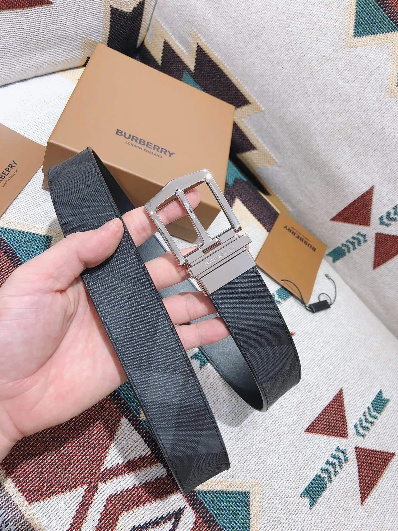 Burberry নাইট কালো ঘর চেক চামড়ার বেল্ট 2