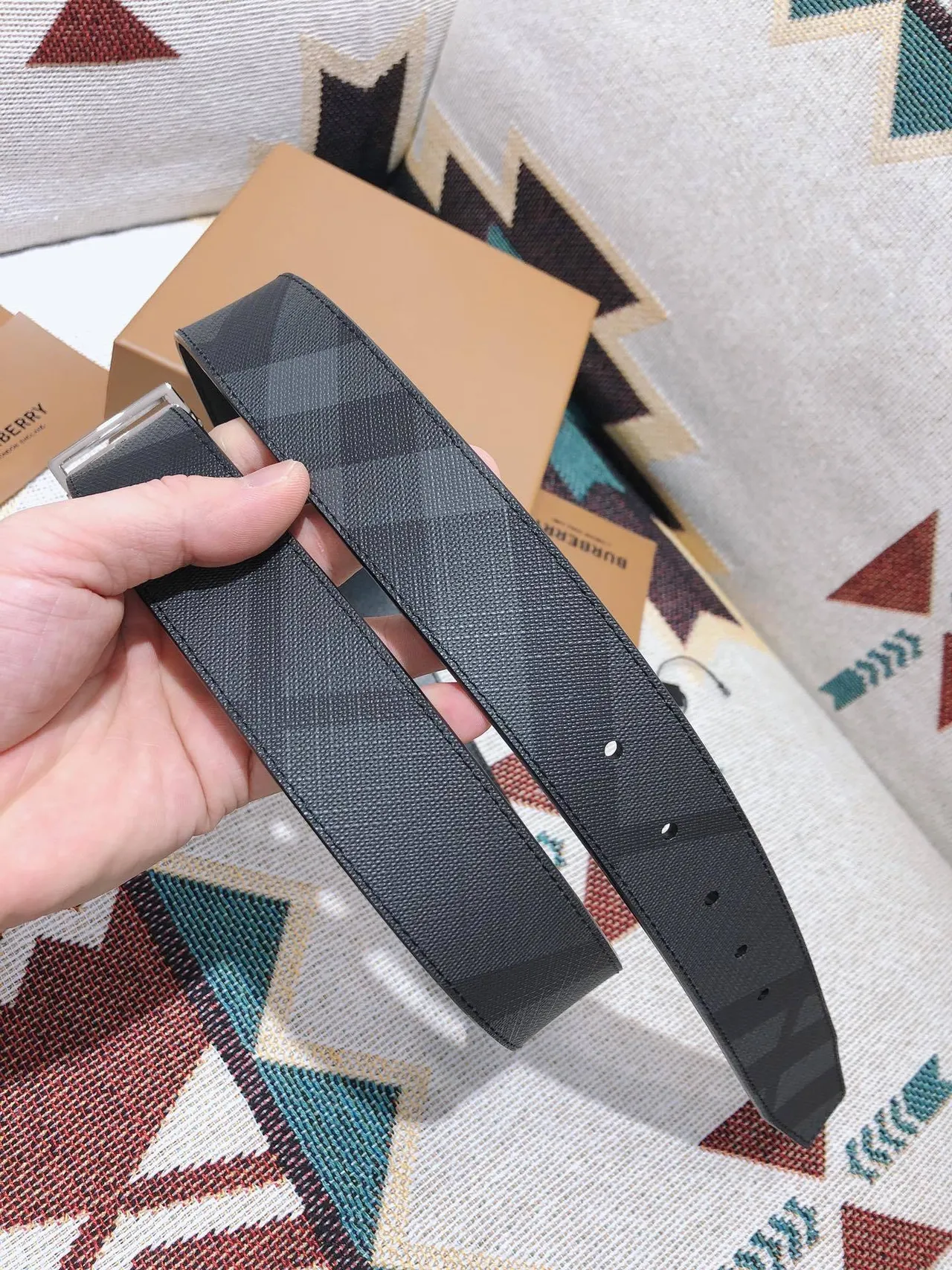 Burberry নাইট কালো ঘর চেক চামড়ার বেল্ট 3