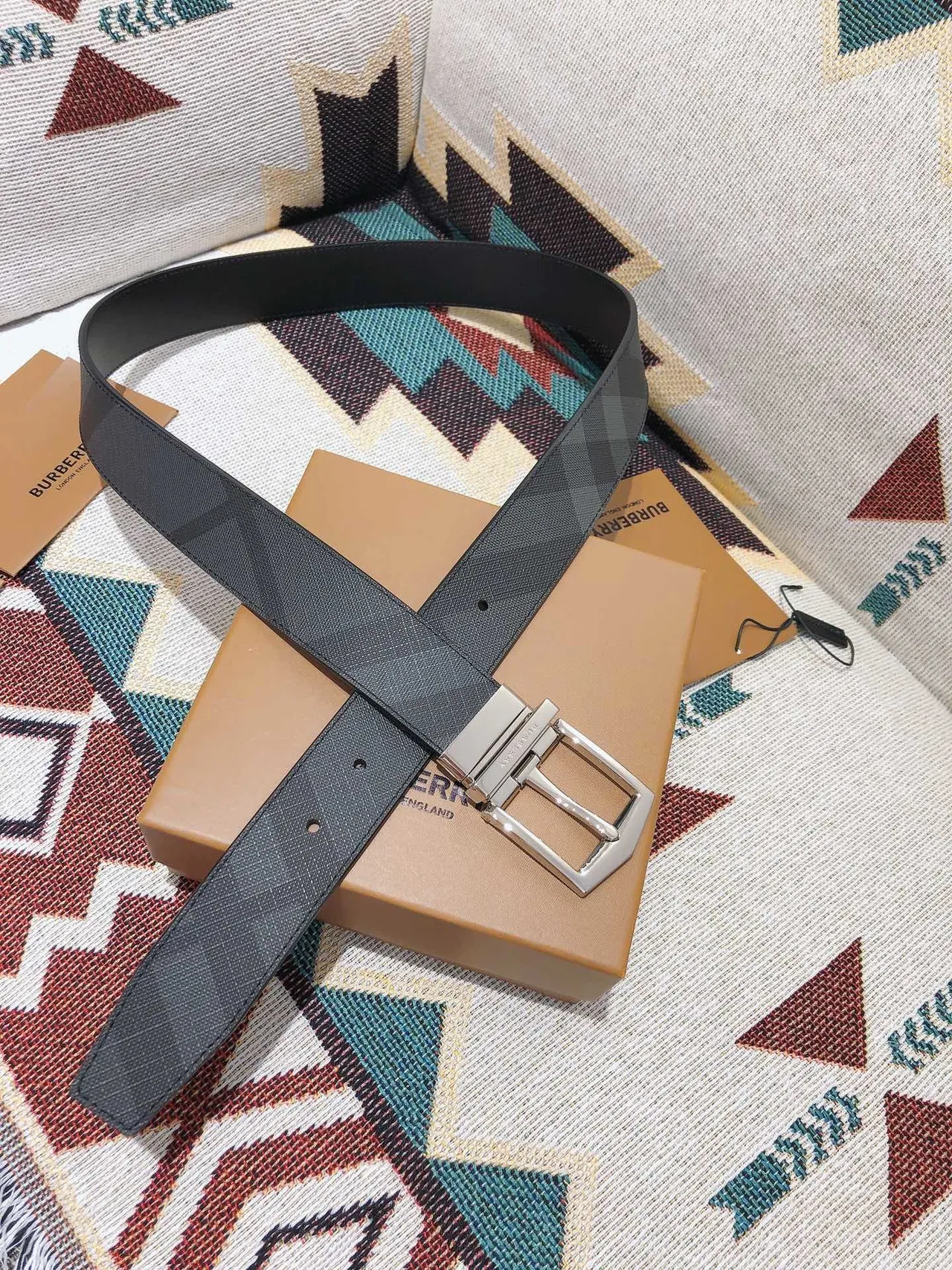 Burberry নাইট কালো ঘর চেক চামড়ার বেল্ট 4