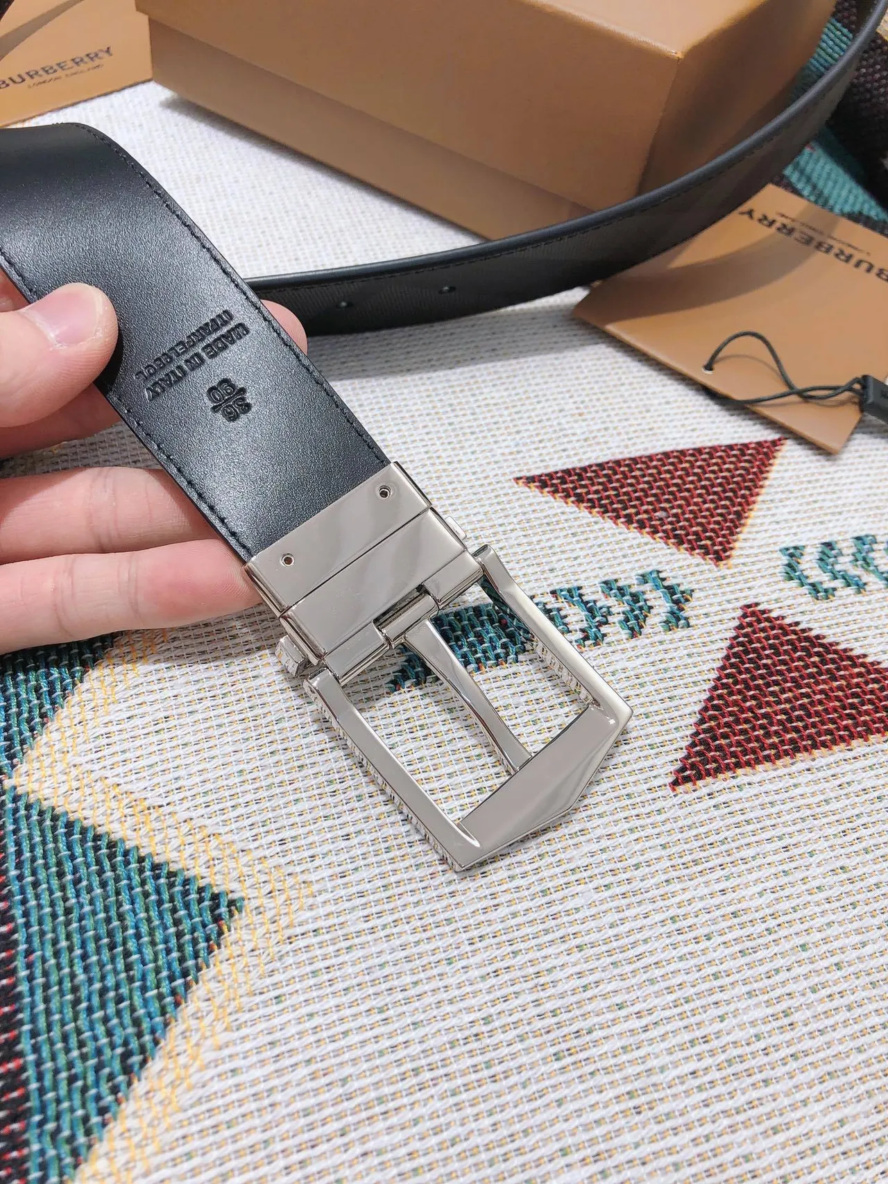 Burberry নাইট কালো ঘর চেক চামড়ার বেল্ট 5