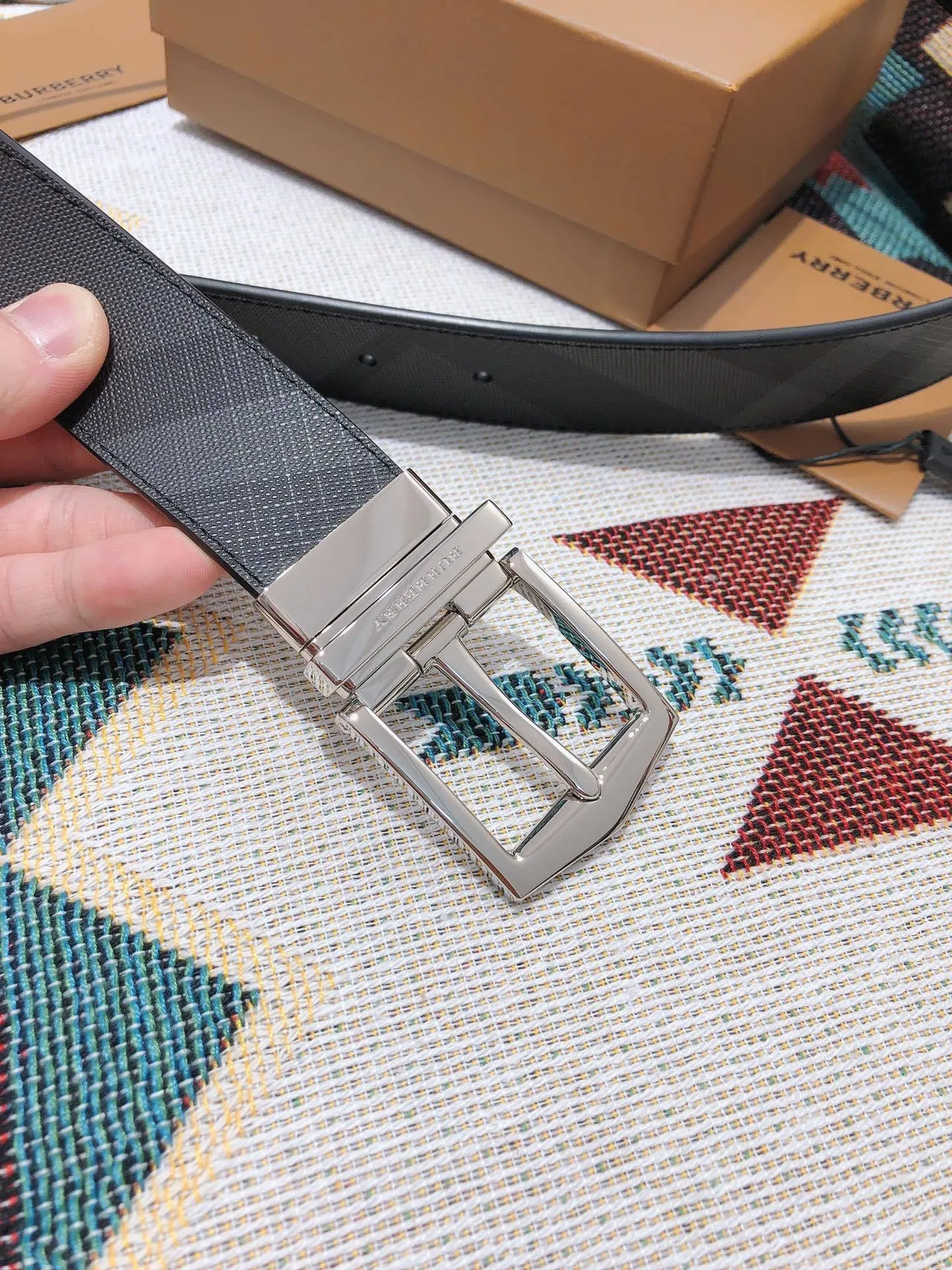 Burberry নাইট কালো ঘর চেক চামড়ার বেল্ট 6
