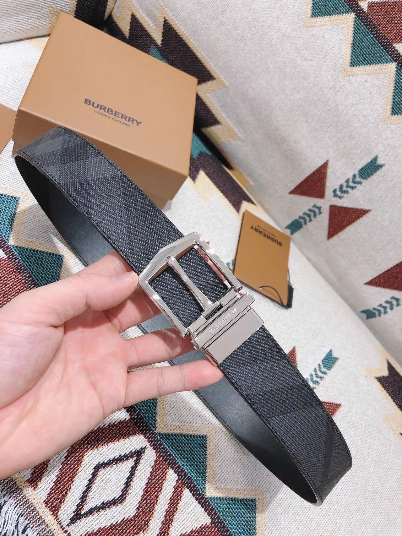 Burberry নাইট কালো ঘর চেক চামড়ার বেল্ট 8