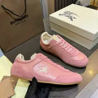 Burberry Knight حذاء رياضي lifestyle من السويد والجلد وردي غباري