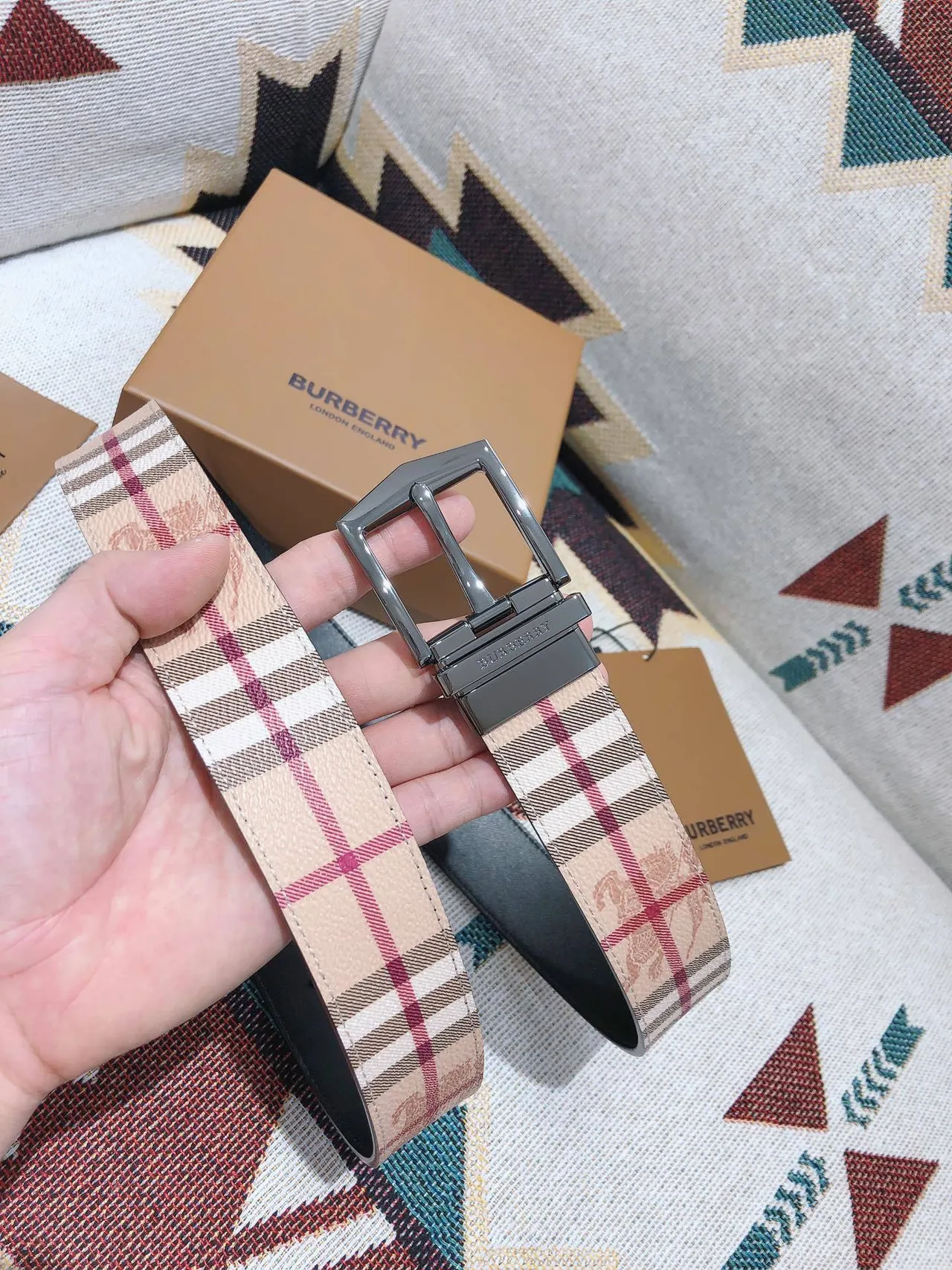 Burberry 骑士可逆格纹和骑士图案皮革腰带 2