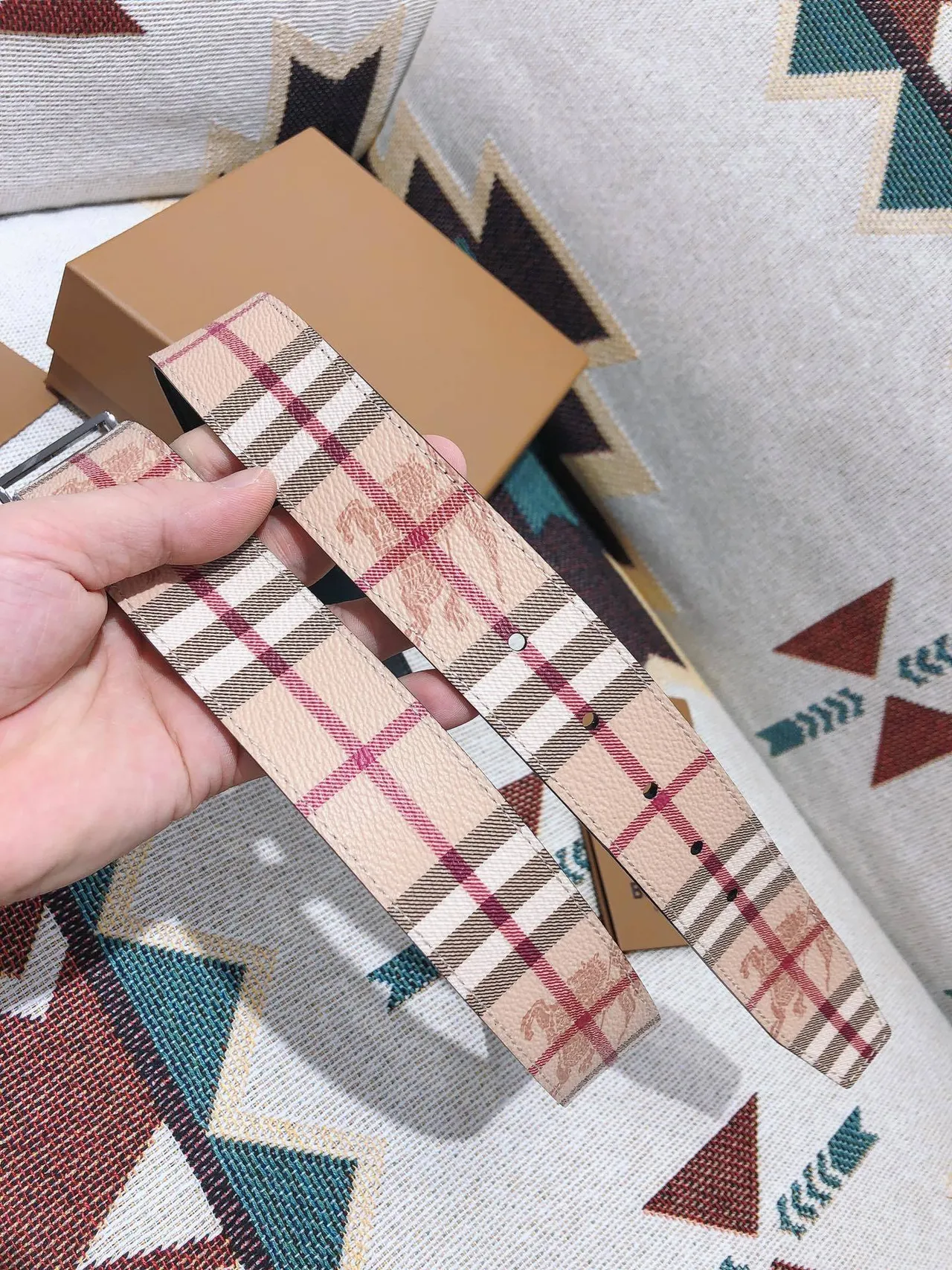 Burberry 骑士可逆格纹和骑士图案皮革腰带 4