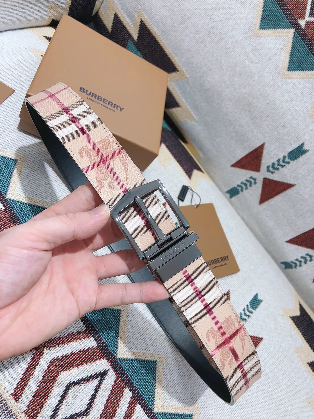 Burberry 骑士可逆格纹和骑士图案皮革腰带 8