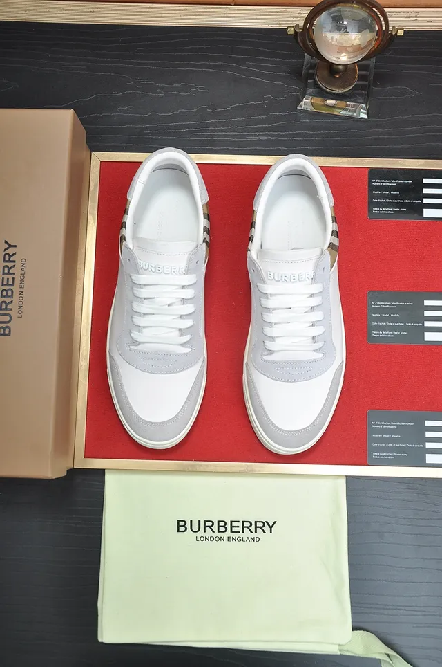Burberry Lola أبيض بيج أحذية رياضية منخفضة العلوي من السويد والجلد المتعدد الألوان نمط الحياة 4
