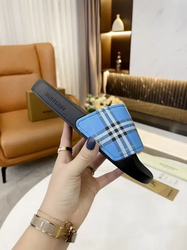 Burberry Slide Noir et Bleu Sandales à Une Courroie 8