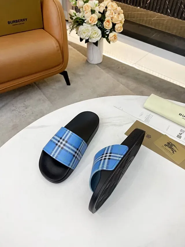Burberry Slide Noir et Bleu Sandales à Une Courroie 9