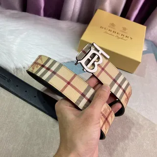 Burberry TB Ceinture Beige Rouge Noir à Carreaux en Cuir