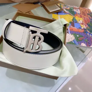 Burberry TB Belt Cinturón de cuero reversible blanco roto y negro
