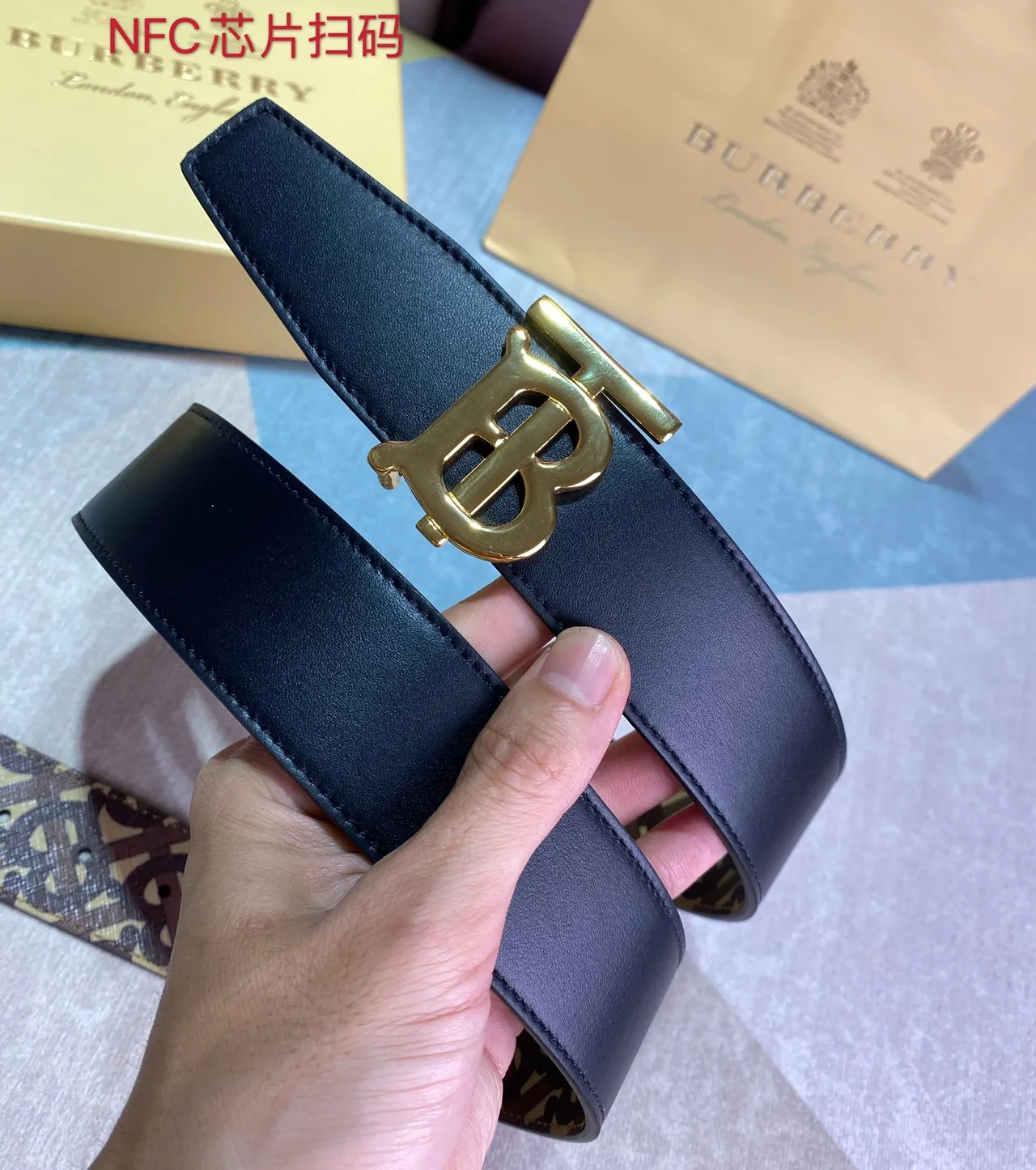 Burberry TB Monogram বেল্ট বাদামী বেইজ সোনালি-টোন বাকল ক্যানভাস বেল্ট 3