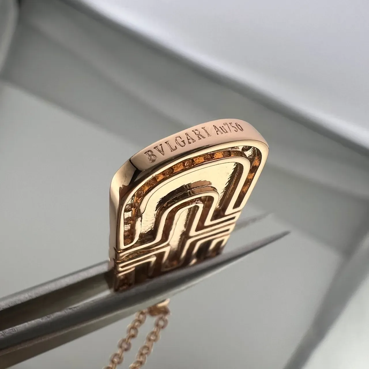 Bvlgari B.zero1 Collier Géométrique Nacre et Pavé 2