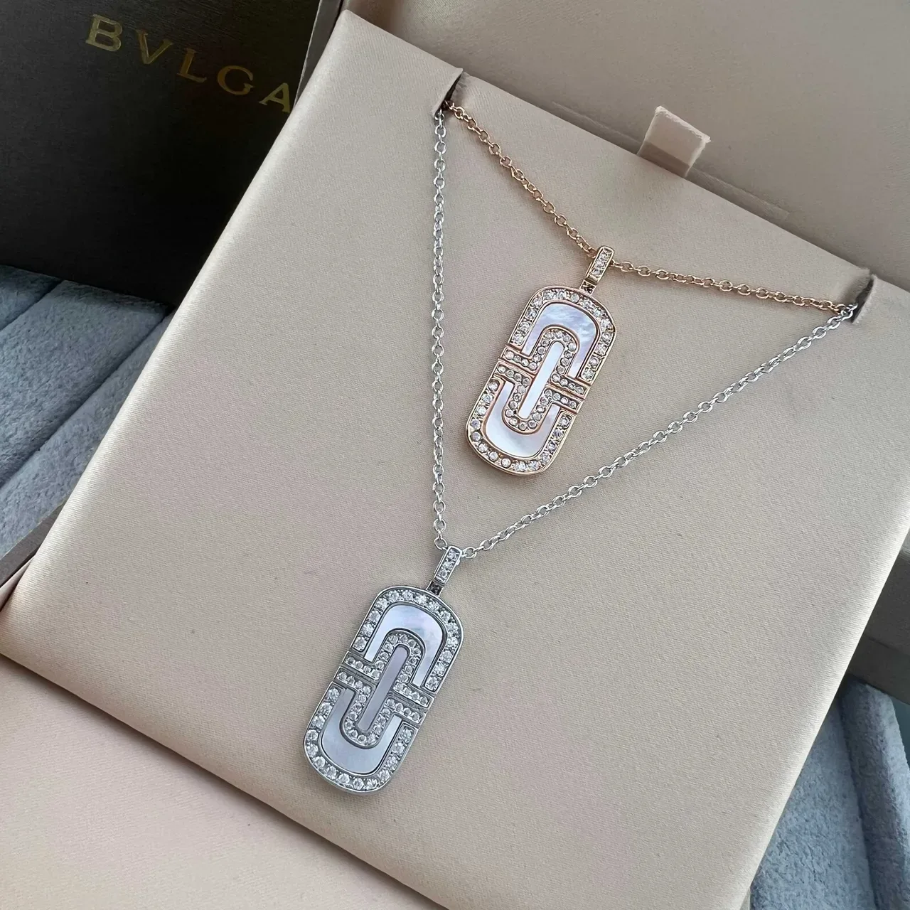 Bvlgari B.zero1 Collier Géométrique Nacre et Pavé 6