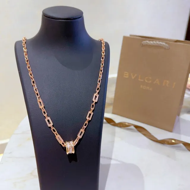 Bvlgari B.zero1 गुलाबी सोना और सफेद सिरेमिक डायमंड नेकलेस 3