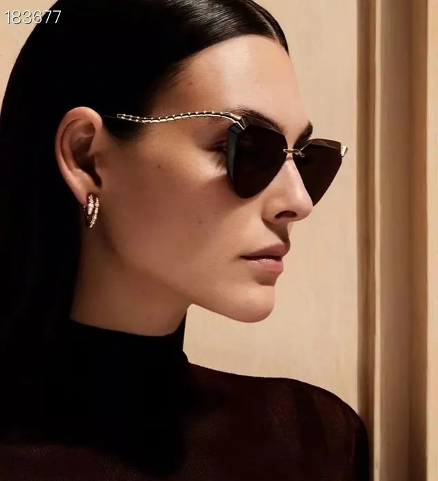 Bvlgari Preto Dourado Angular Temples Armação Fino de Metal Óculos de Sol 4