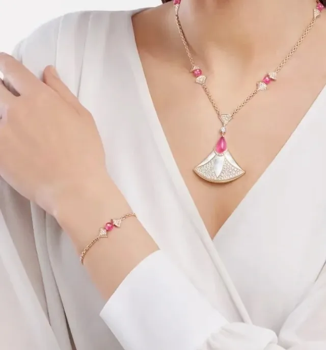 Bvlgari Divas’ Dream Gold Diamond and Ruby Fan Motif Necklace 9