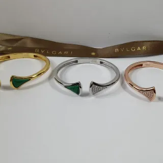 Bvlgari Divas’ Dream Gold Green Open Bangle Arrowhead Terminals Bracelet