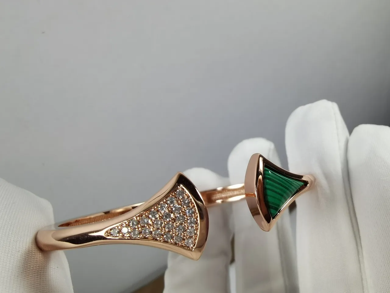 Bvlgari Divas’ Dream 金绿色开口手镯箭头终端手链 2