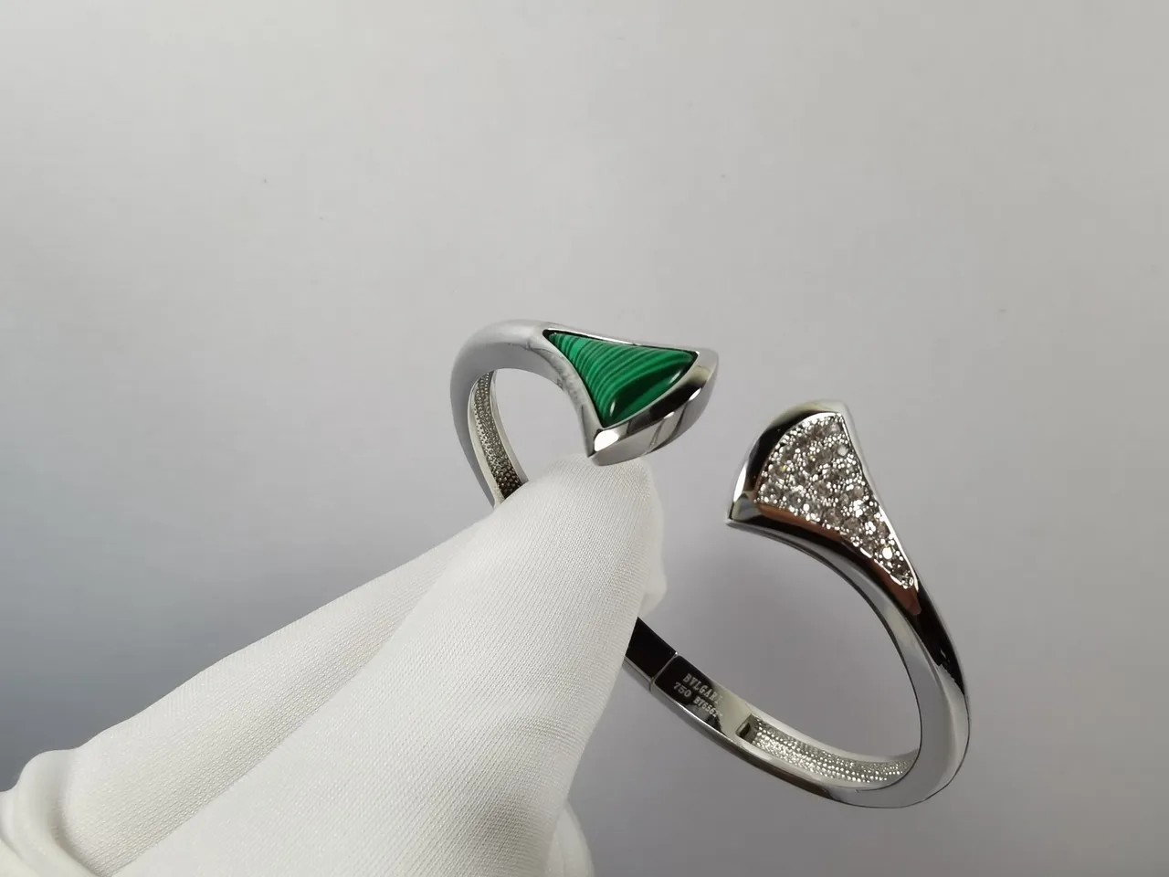 Bvlgari Divas’ Dream 金绿色开口手镯箭头终端手链 3