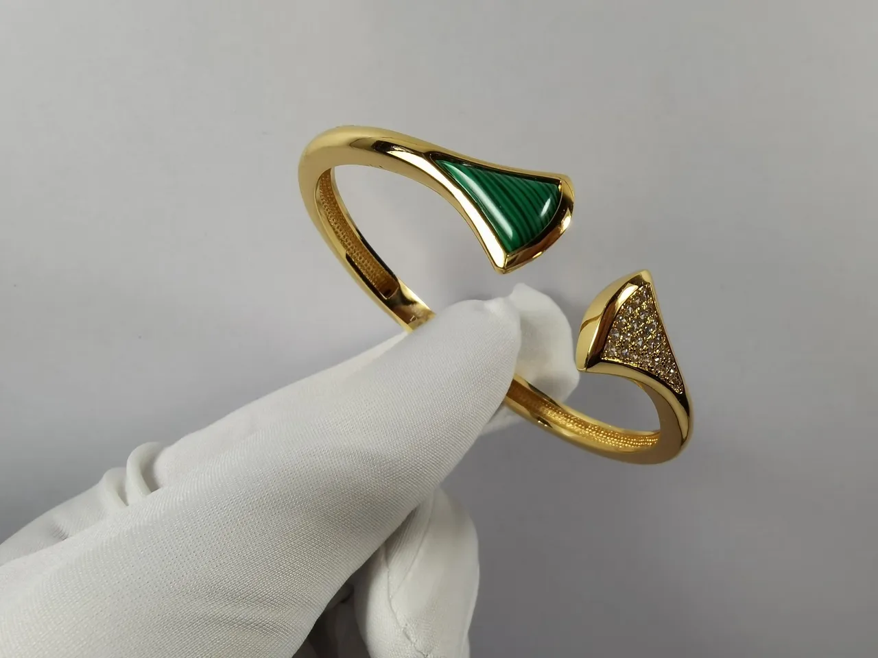 Bvlgari Divas’ Dream 金绿色开口手镯箭头终端手链 4