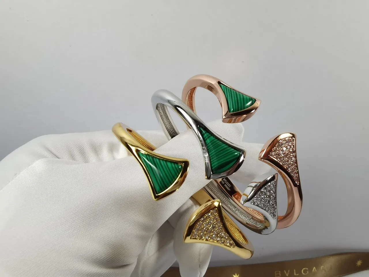 Bvlgari Divas’ Dream 金绿色开口手镯箭头终端手链 5