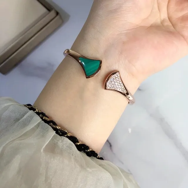 Bvlgari Divas’ Dream 金绿色开口手镯箭头终端手链 6