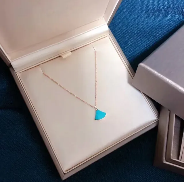 Bvlgari Divas’ Dream collar con colgante de abanico turquesa 3
