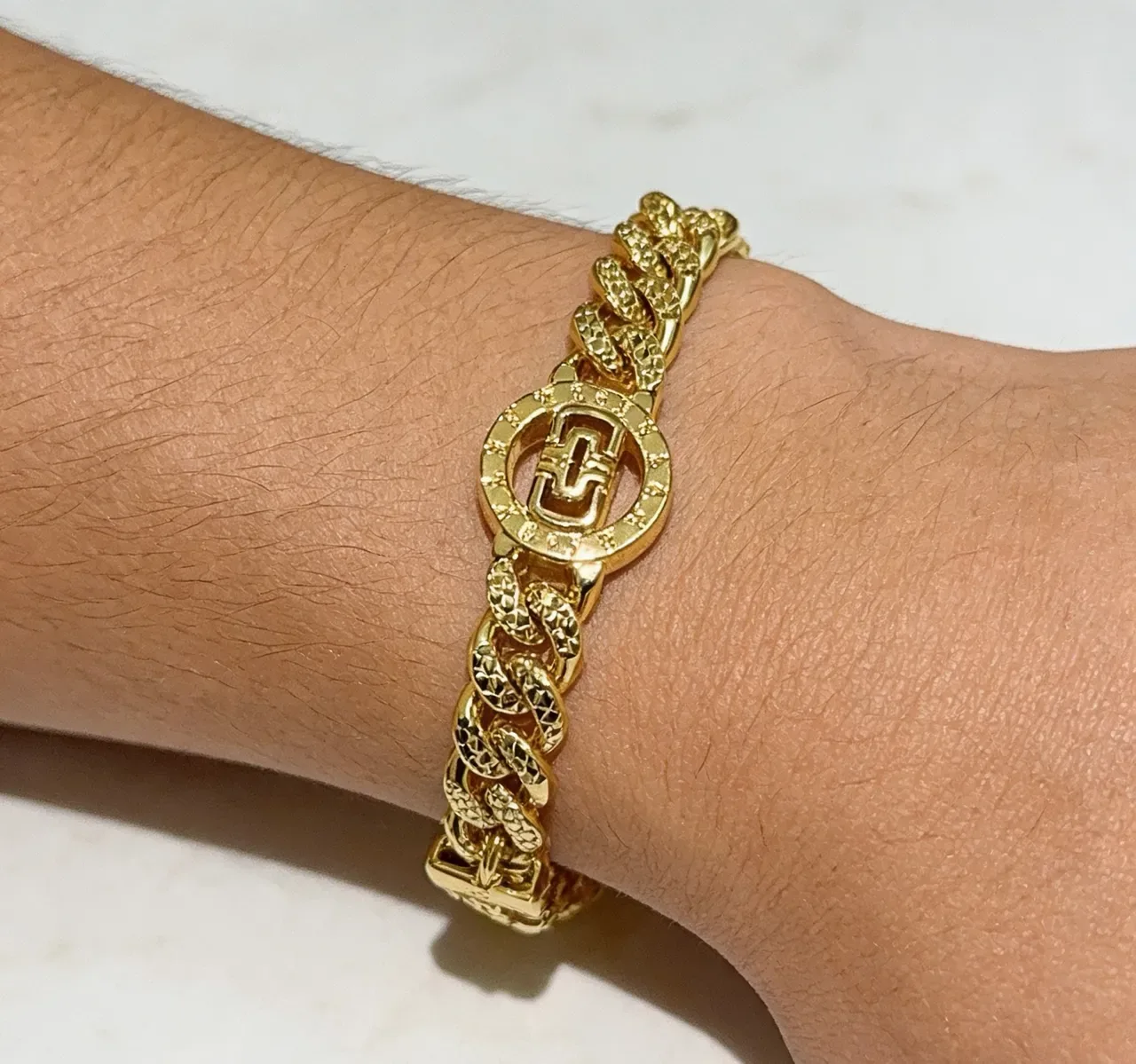 Bvlgari سوار سلسلة كيرب لينك ذهبية سميكة ثلاثة مداليون منحوت 3