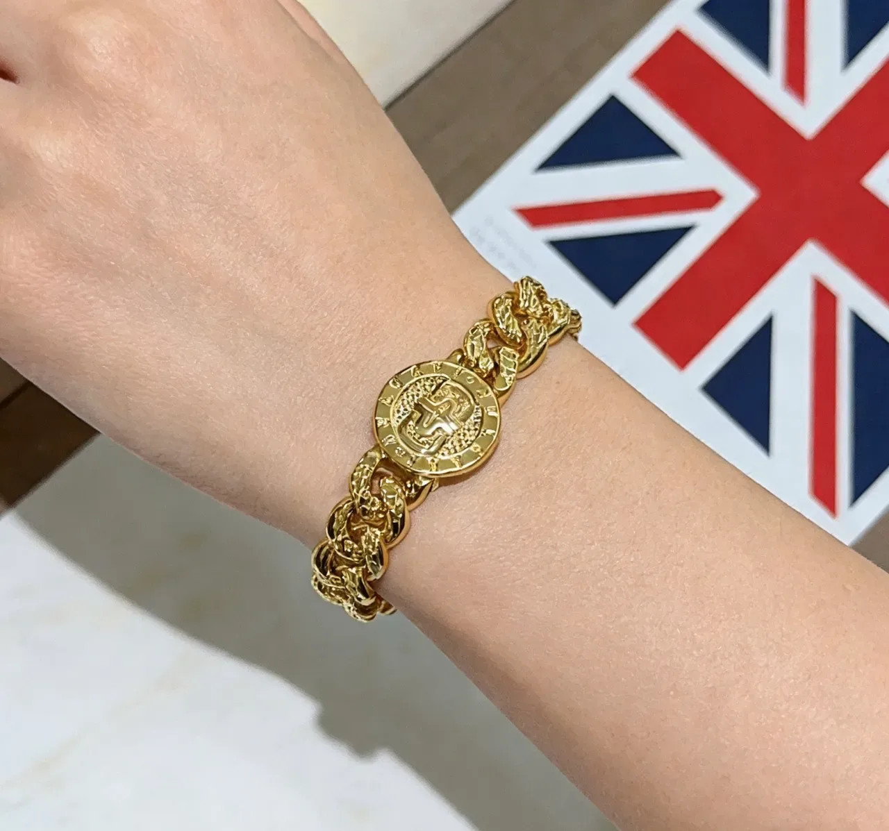 Bvlgari سوار سلسلة كيرب لينك ذهبية سميكة ثلاثة مداليون منحوت 5