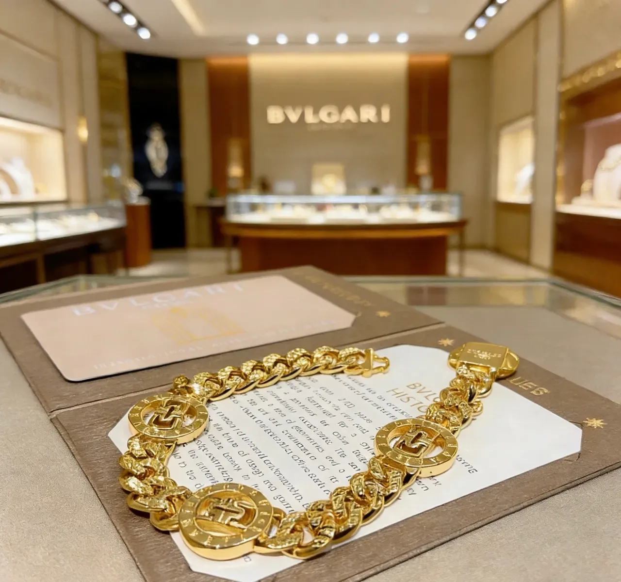 Bvlgari سوار سلسلة كيرب لينك ذهبية سميكة ثلاثة مداليون منحوت 7