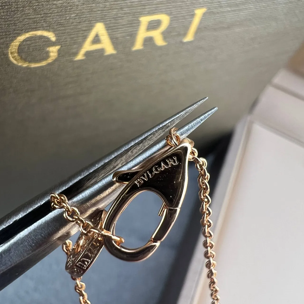Bvlgari Colar com pingentes dourados e verdes em forma de popsicle com camadas 3