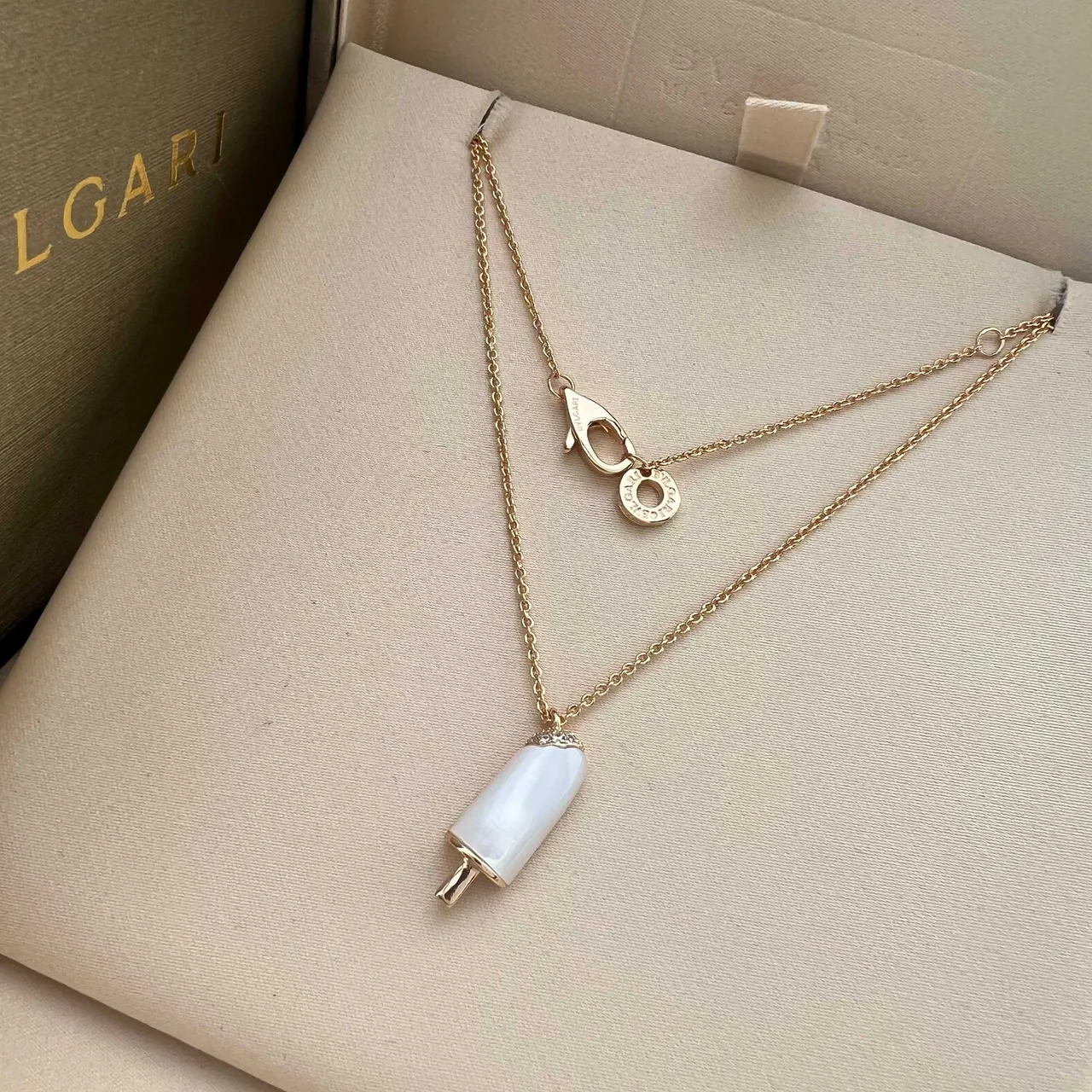 Bvlgari Colar com pingentes dourados e verdes em forma de popsicle com camadas 4