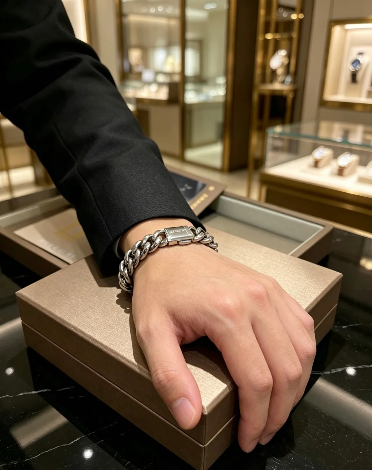 Bvlgari Iconica Pulsera de plata gruesa con eslabones curb-link pulida 2