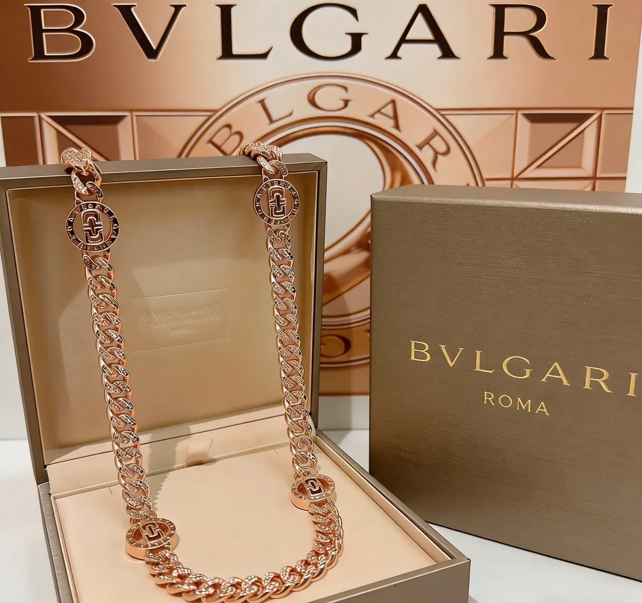 Bvlgari Ouro Rosa Pavé Curb-Link Gancini Medalhão Colar 9
