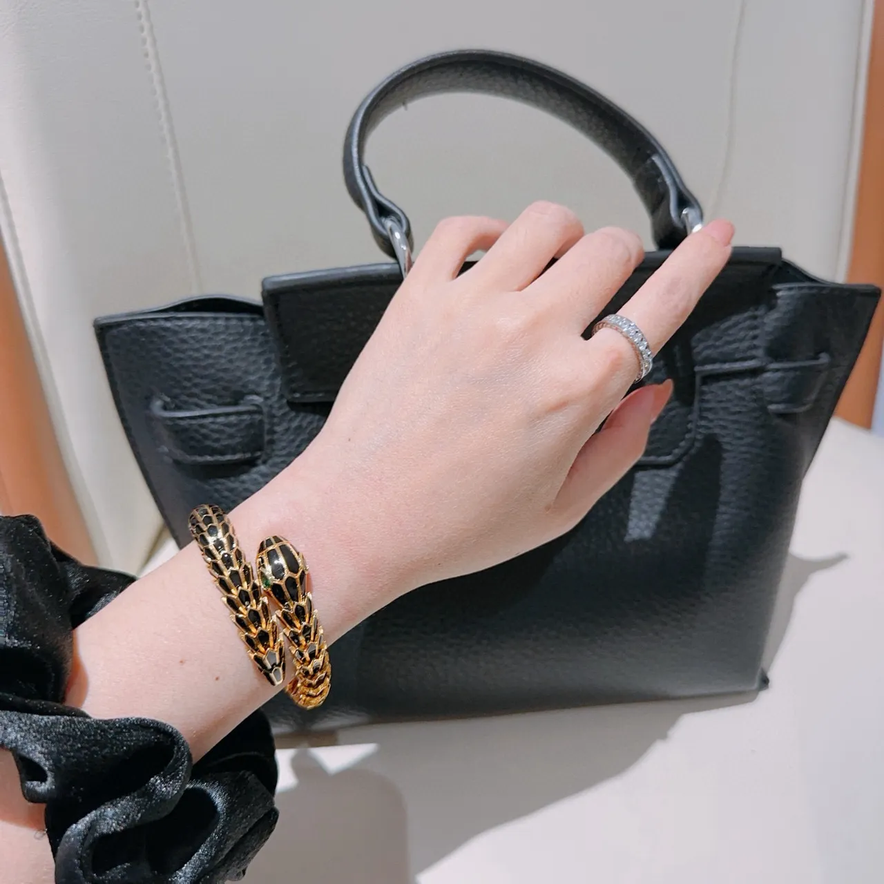 Bvlgari Serpenti Black Enamel and Emerald Eye Gold Bracelet 8
