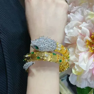 Bvlgari Serpenti घुंघराली सोने की डायमंड और इमरल्ड ब्रेसलेट